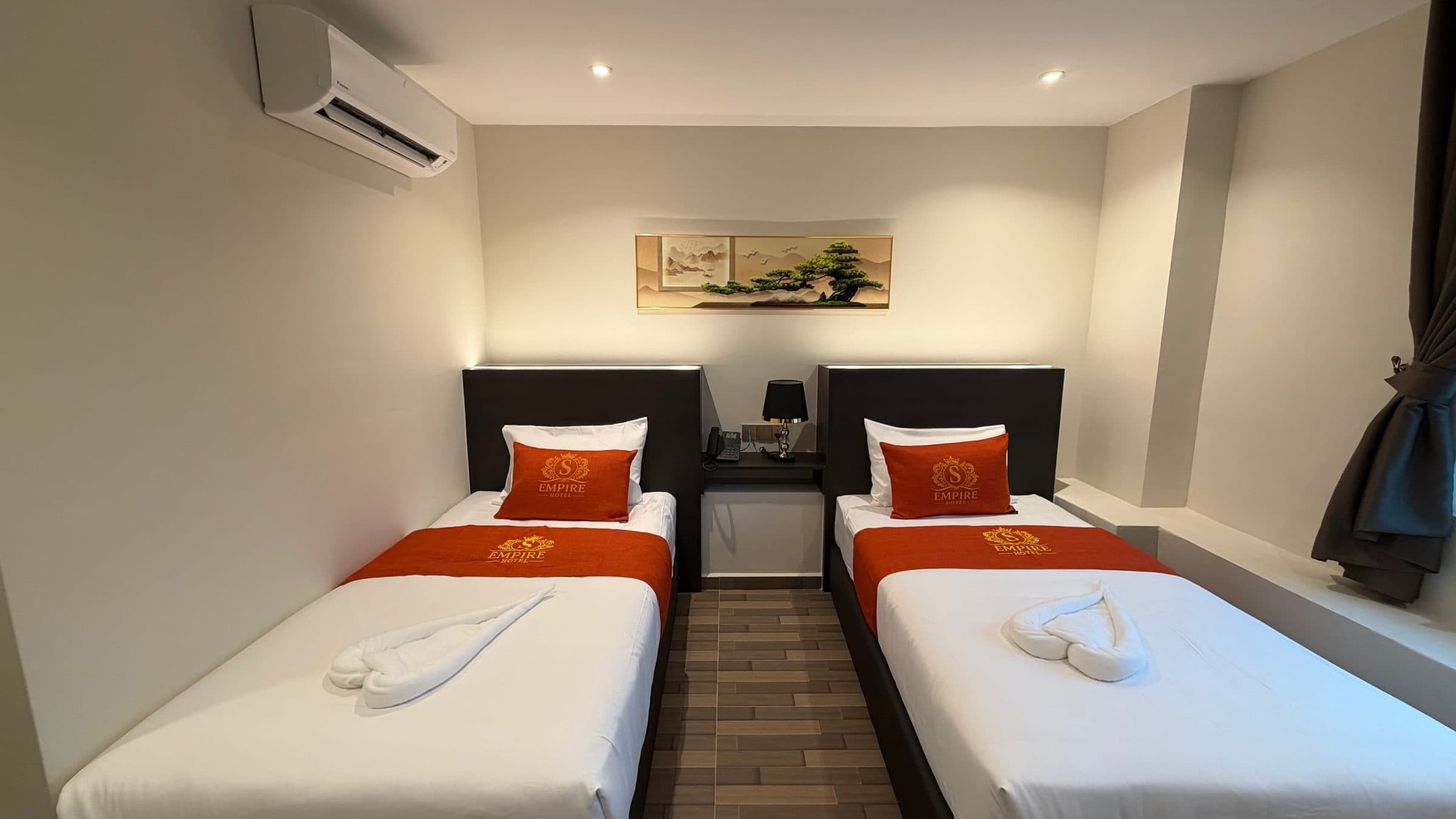 Twin Deluxe - S Empire Hotel